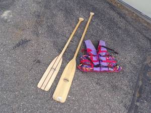 lot 115 image: 2 Paddles and life Jacket