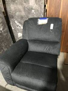 lot 18 image: RIGHT ARM CHAIRCOUCH END
