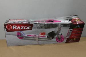 lot 45 image: Razor Kick Scooter