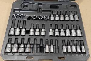lot 46 image: Craftsman Sockets