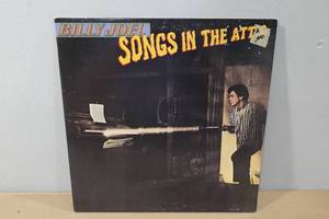 lot 110Y image: Vinyl Record - Billy Joel - Songs in the Attic