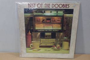 lot 111P image: Vinyl Record - Best of the Doobies - Listen to the Music