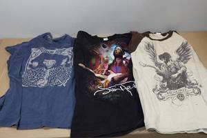 lot 125 image: 3 Jimi Hendrix T-Shirts