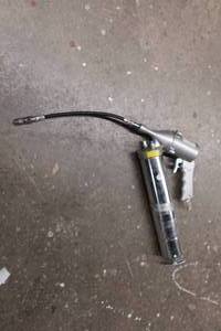 lot 164 image: Central Pneumatic Air Grease Gun
