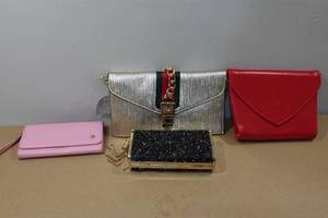 lot 179 image: Womens ClutchesPurses