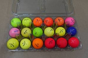 lot 189 image: 18 Bright Color Golf Balls