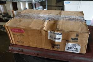 lot 56 image: 24-Pack of Mixing Glasses