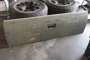 lot 57 image: ChevyGMC OBS Truck Tailgate