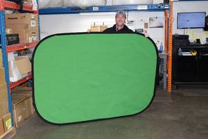 lot 16 image: Digital Juice  DigitalJuice ChromaPop Chroma Pop Blue  Green Portable & Studio Pop-Up Screen