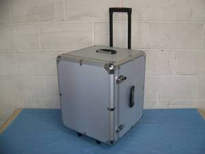 lot 32 image: Heavy Duty Aluminum Carrying Case On Wheels Measures  21 X 16 X 16
