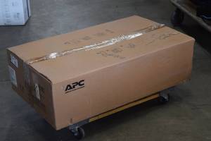 lot 8 image: APC SUA3000RMXL3U Smart-UPS 3000VA Battery Back-up  Uninterruptible Power Supply Network UPS