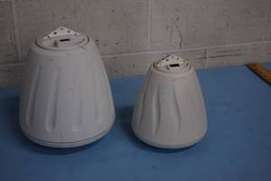 lot 44 image: Mis-Matched PAIR of SoundTube Professional Audio Pendant Speakers - RS400i and RS500i