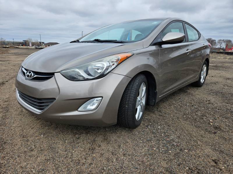 lot 11 image: 2013 Hyundai Elantra
