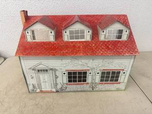 lot 6 image: Vintage Meritory Metal 2 Story Toy House With Lots of Extras