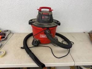 lot 26 image: Craftsman 9 Gallon WetDry Vac