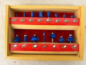 lot 27 image: 15 Piece Router Bit Set