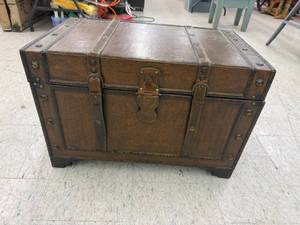 lot 34 image: Trunk