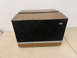 lot 37 image: RCA Turntable & Speakers