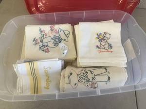 lot 41 image: Tote of Dishtowels