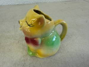 lot 45 image: Vintage Shawnee Puss n Boots Creamer