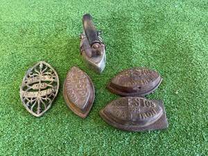 lot 46 image: Sad Irons