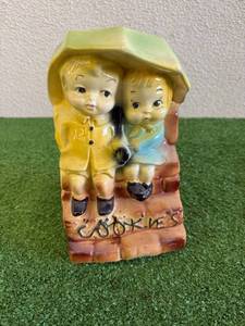 lot 49 image: American Bisque Sweethearts Cookie Jar - No Top