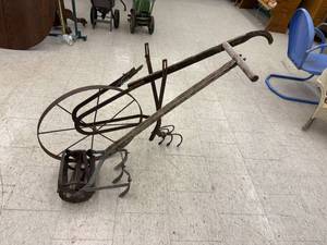 lot 77 image: Antique Garden Tools