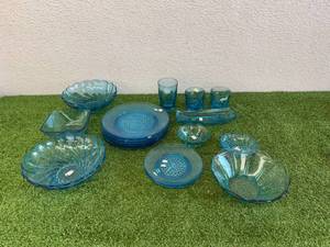 lot 81 image: Hazel Atlas Capri Hobnail Blue Glassware