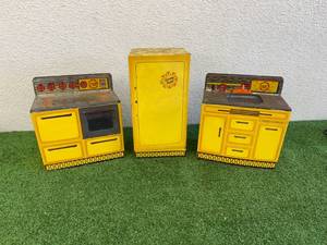 lot 82 image: Sunny Suzy Toy Kitchen