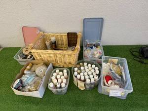 lot 85 image: Craft Supplies
