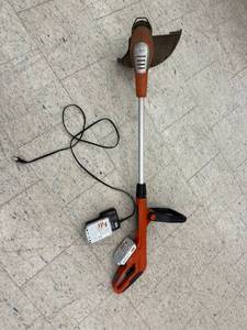 lot 92 image: Black & Decker Cordless Trimmer with Charger & 2 Batteries