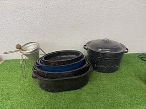 lot 112 image: Roasters & Canning Supplies