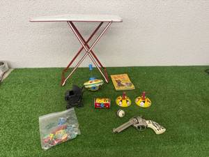 lot 123 image: Vintage Toys