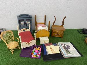 lot 130 image: Vintage Toys