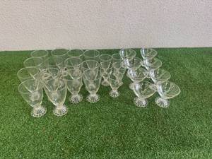 lot 134 image: Vintage Anchor Hocking Glasses