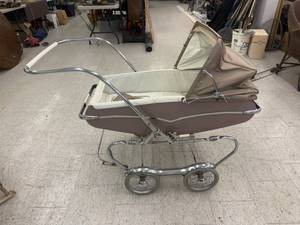 lot 150 image: Vintage Baby Carriage