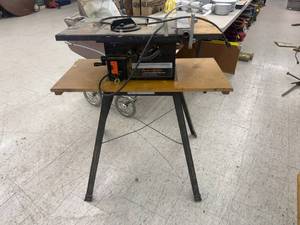 lot 152 image: Black & Decker 8 Table Saw & Stand