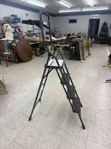 lot 157 image: Folding Step Stool with Multi-Purpose Tray