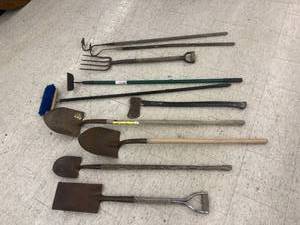 lot 170 image: Long Handle Tools