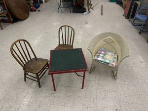 lot 175 image: Childrens Chairs & Table