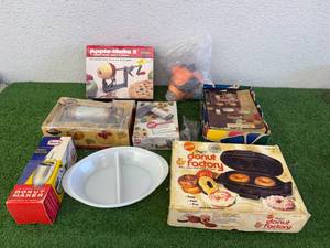 lot 185 image: Kitchen Items
