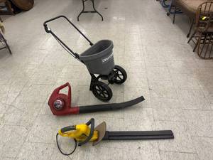 lot 194 image: Lawn Spreader, Leaf Blower & Hedge Trimmer