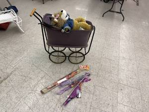 lot 195 image: BabyDoll Carriage, Kits & Stuffed Animals