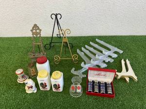 lot 207 image: Salt & Pepper Shakers & Frame Holders
