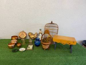 lot 209 image: Clocks, Birdcage, Home Decor Items