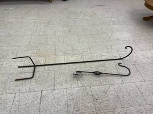 lot 212 image: Shepards Hooks