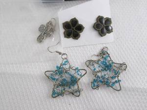 lot 28 image: 3 pr Earrings...
