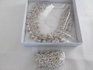 lot 4 image: Skyline Collection Necklace & Brace...