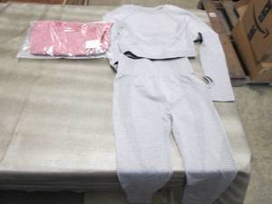 lot 53 image: 2 Ladies Small GymWolf Yoga Sets NW...