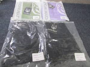 lot 65 image: 2 pr Gym Wolf Large Leggings, 2 pr ...